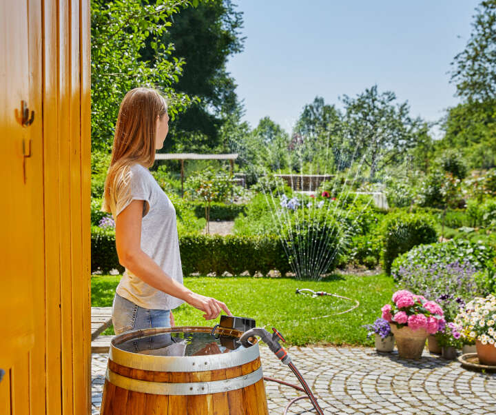 GARDENA Akku-Regenfasspumpe 2000/2 18V P4A solo